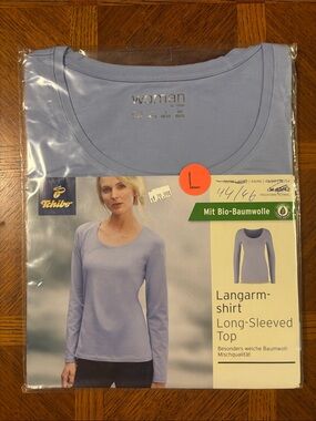 Woman Light Lavender Long-Sleeve Scoop Neck Top